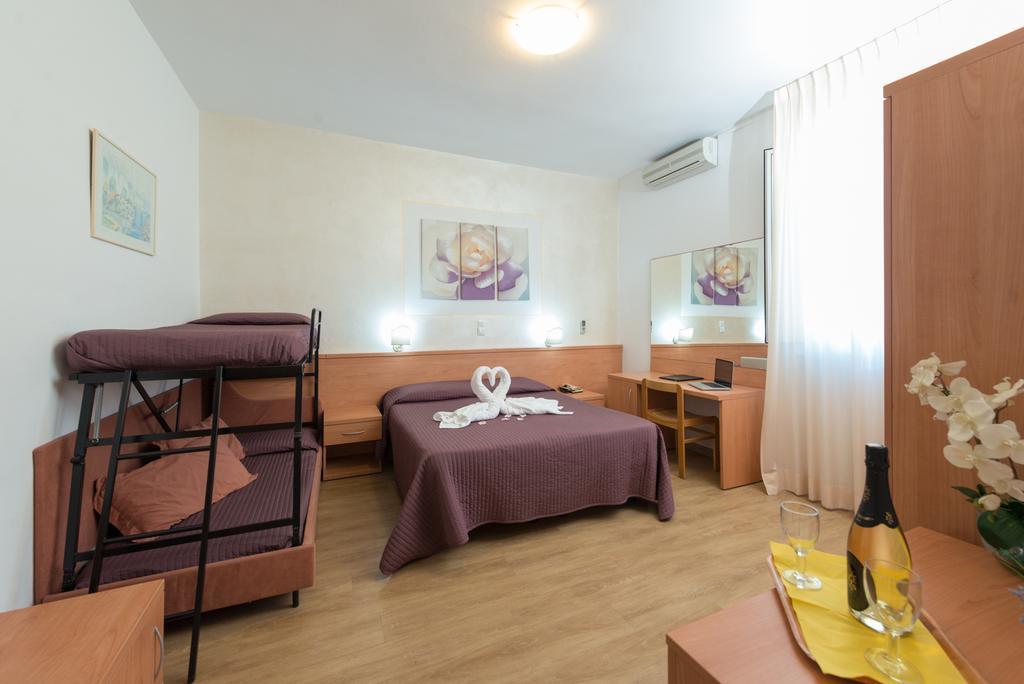 Hotel Biagi & Residence Lido di Camaiore Exteriör bild